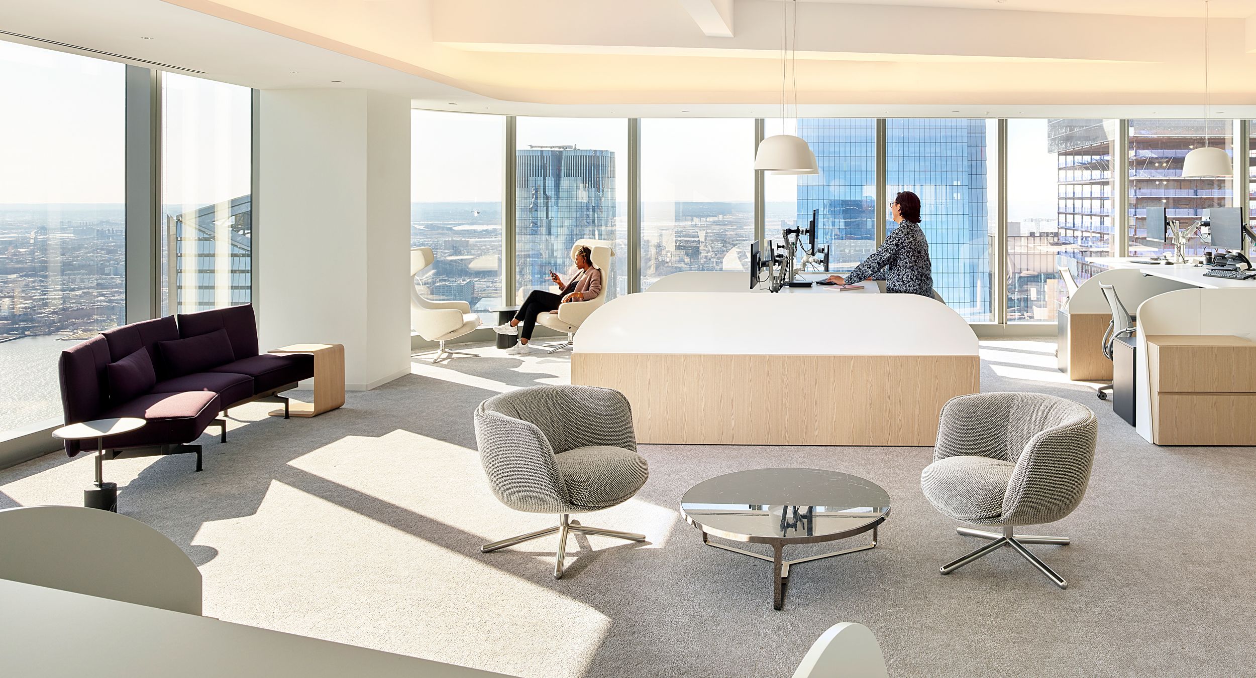 Premium materials, elegant lines, and thoughtful ergonomics redefine the open office experience.